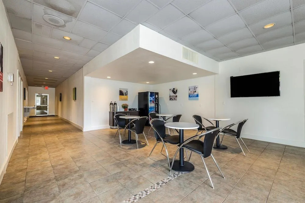 Studio 6-Pekin, IL