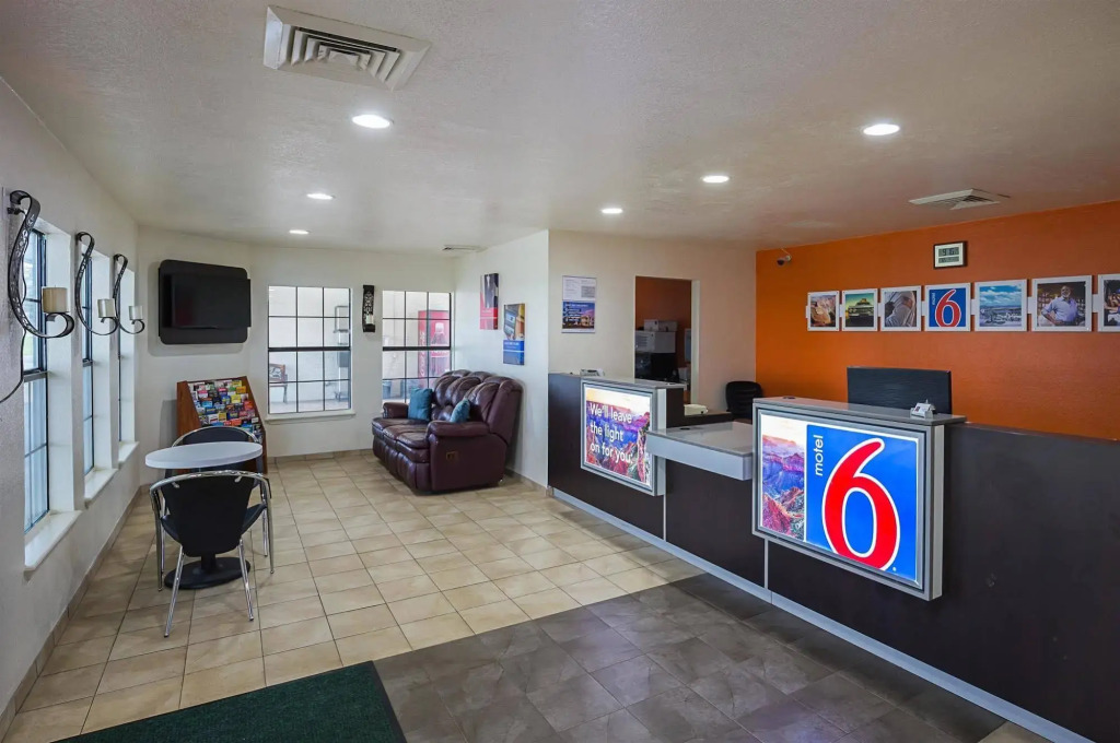 Motel 6-Madisonville, TX