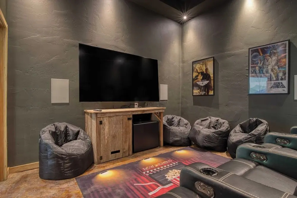 Birch Lodge by Avantstay Indoor Pool, Theater, Game Room & Stunning Views!