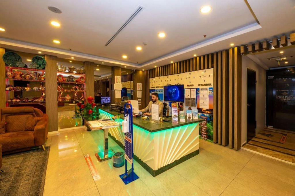 Grand Palace Hotel