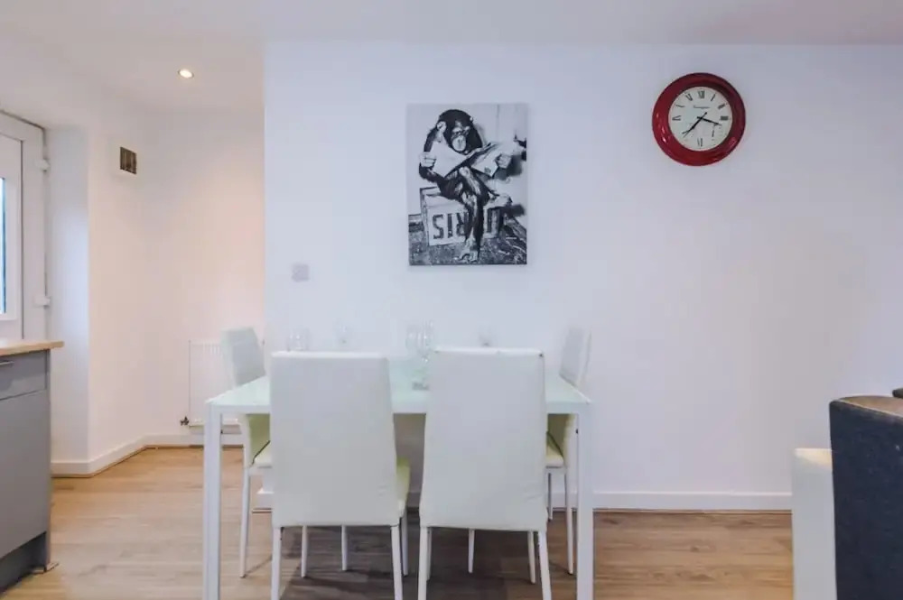 3 Bed-sleeps 5-garden-parking