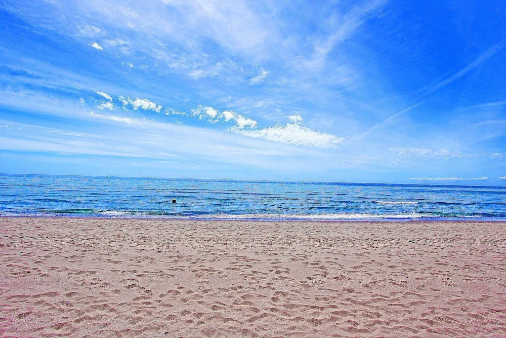 1152 Beachfront 2 Family Apartments 6 Bedr. Sleeps 15