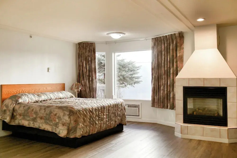 Western Budget Plus Mosaic Suites