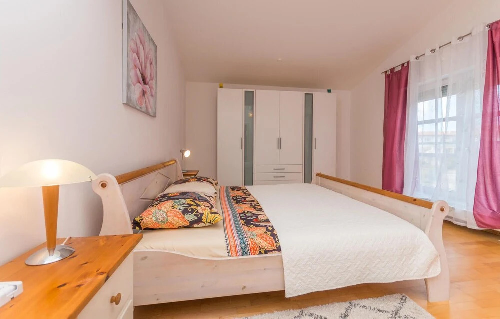 Gorgeous Home In Rastane Donje