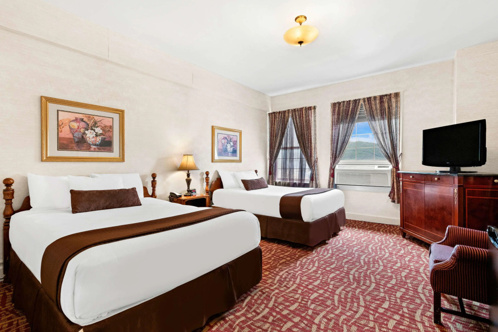 Genetti Hotel, SureStay Collection by Best Western