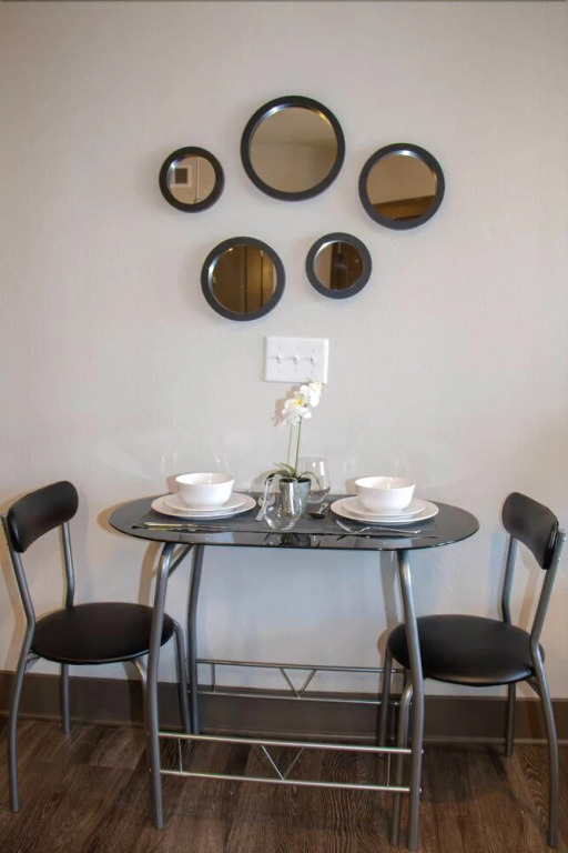 Modern & Private Condo Balcony Great Location