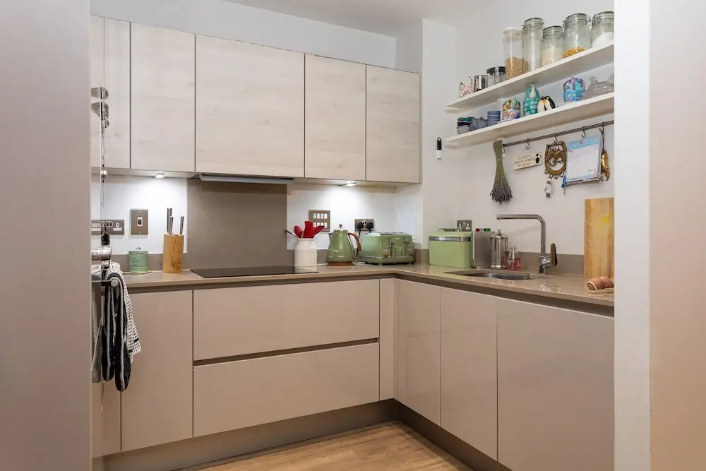 2 Bedroom East London Flat