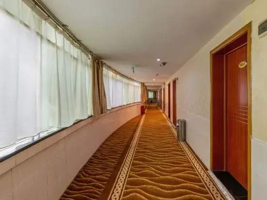 Tianzhong Business Hotel (Zhumadian Railway Station)