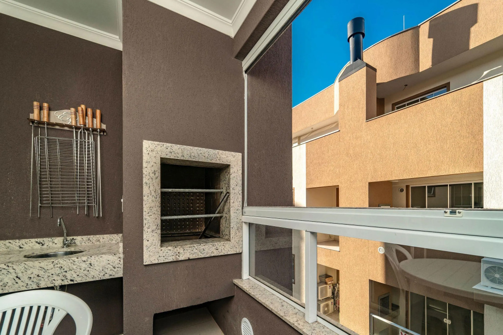 Apartamento 2 Dormitórios Com Churrasqueira
