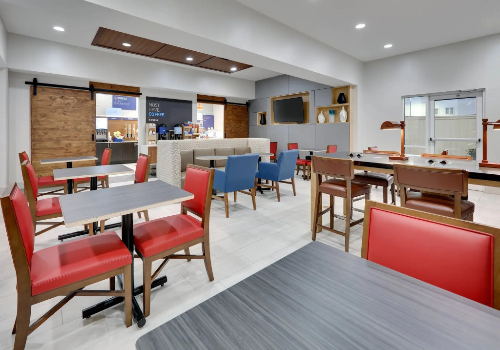 Holiday Inn Express Hotel & Suites Cleburne by IHG