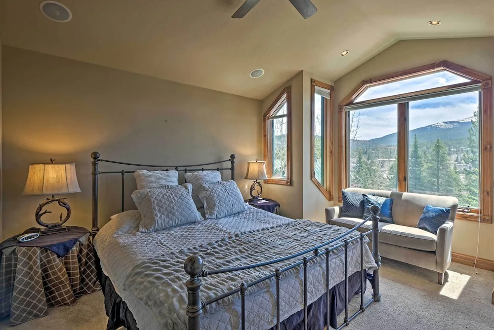 Beautiful Breck Retreat: Walk to Gondola & Main St