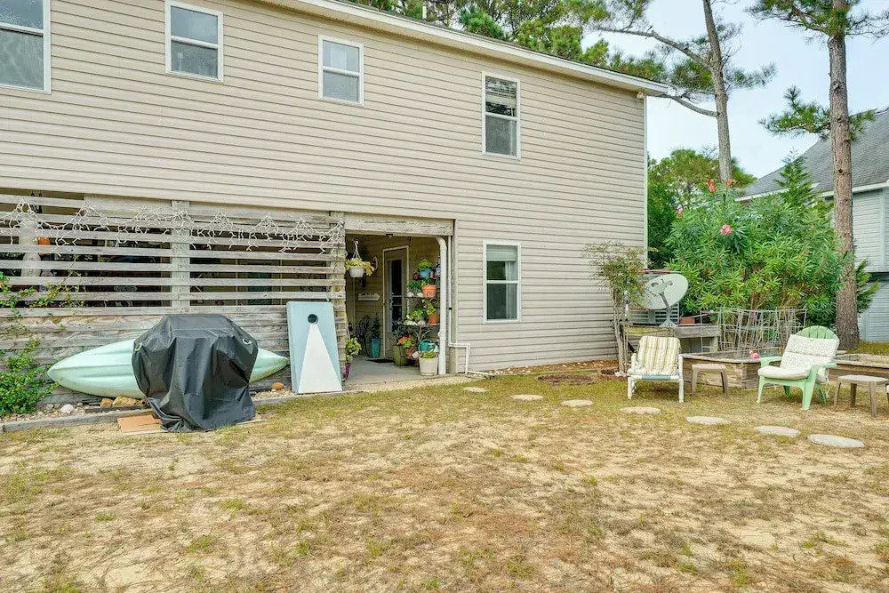 Nags Head Apt With Patio - 1/2 Mile Walk to Beach!