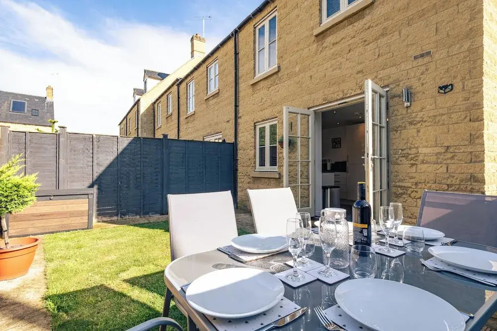 Charming 2 Bedroom Home in the Cotswolds