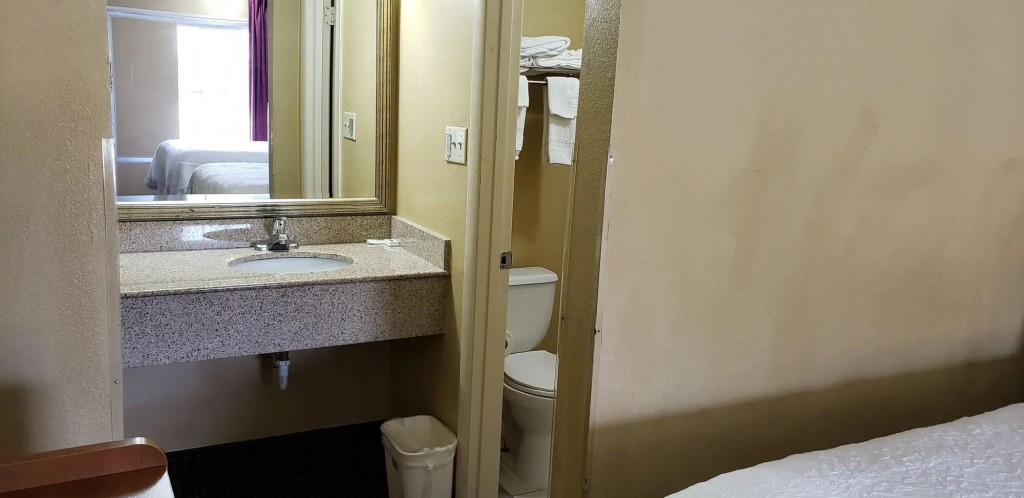 Vista Inn and Suites Nashville Airport East