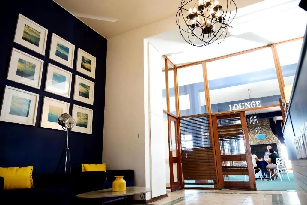 Hoedjiesbaai Hotel