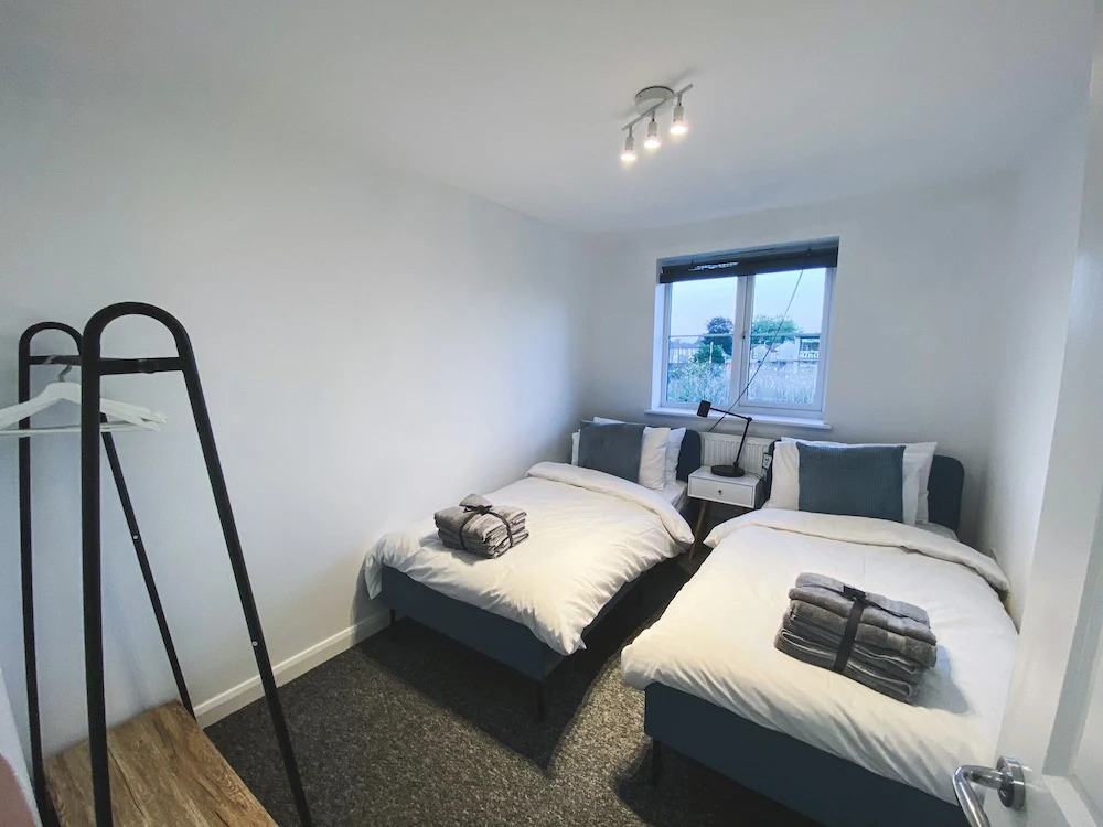Short Stay Legoland Windsor Heathrow Thorpe Park Twickenham