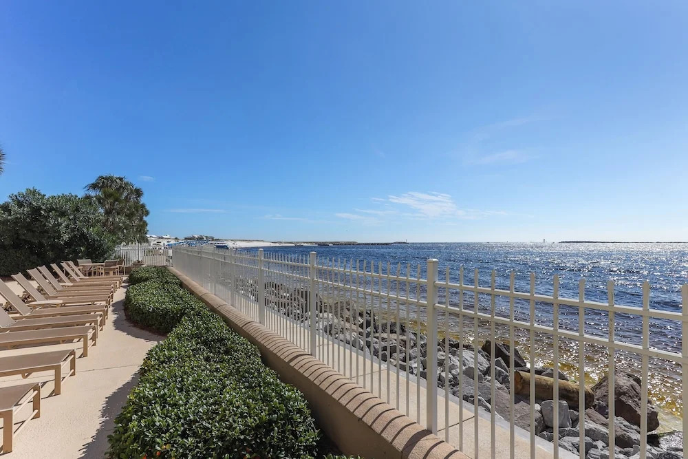 Waterview Yacht Club 532 is a 3 BR with Stunning views of the Pass by RedAwning