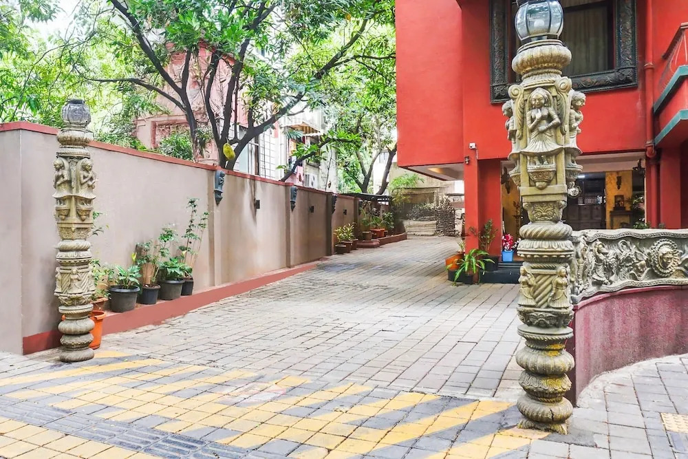 Super Townhouse Oak Prabhat Road