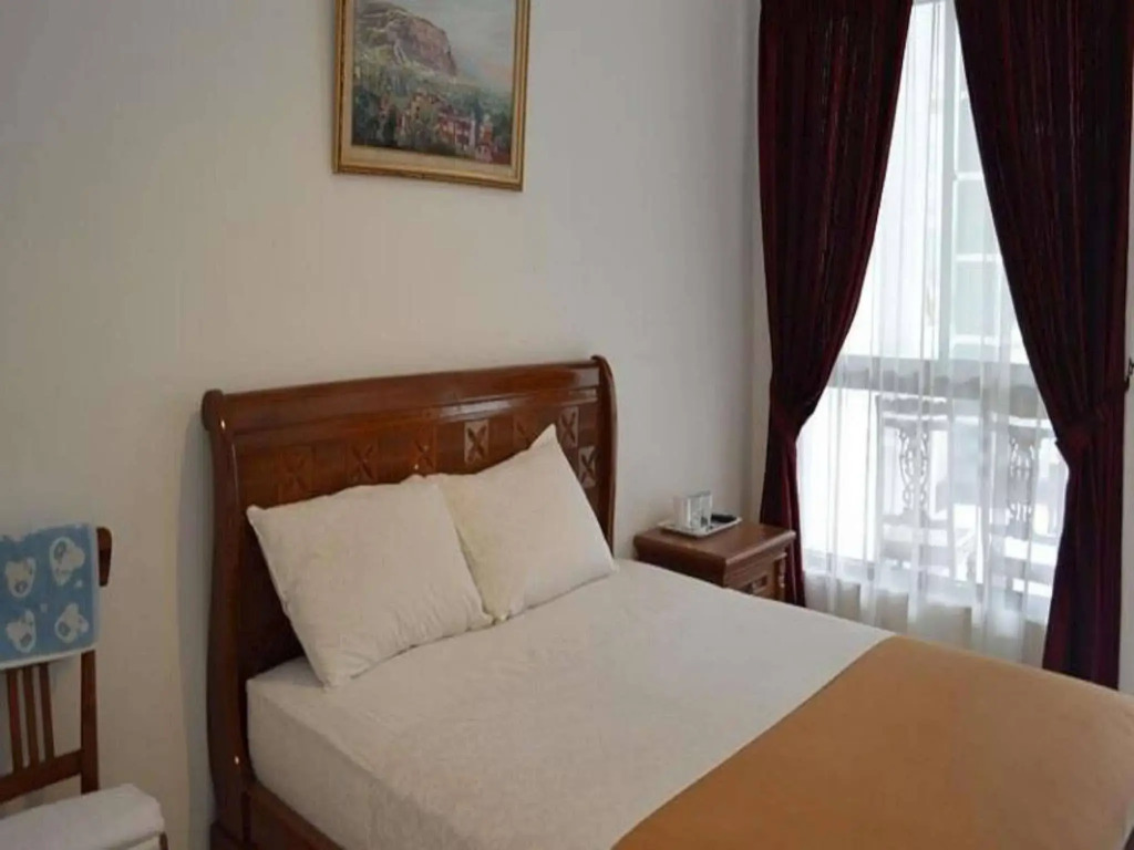Hotel Lurus