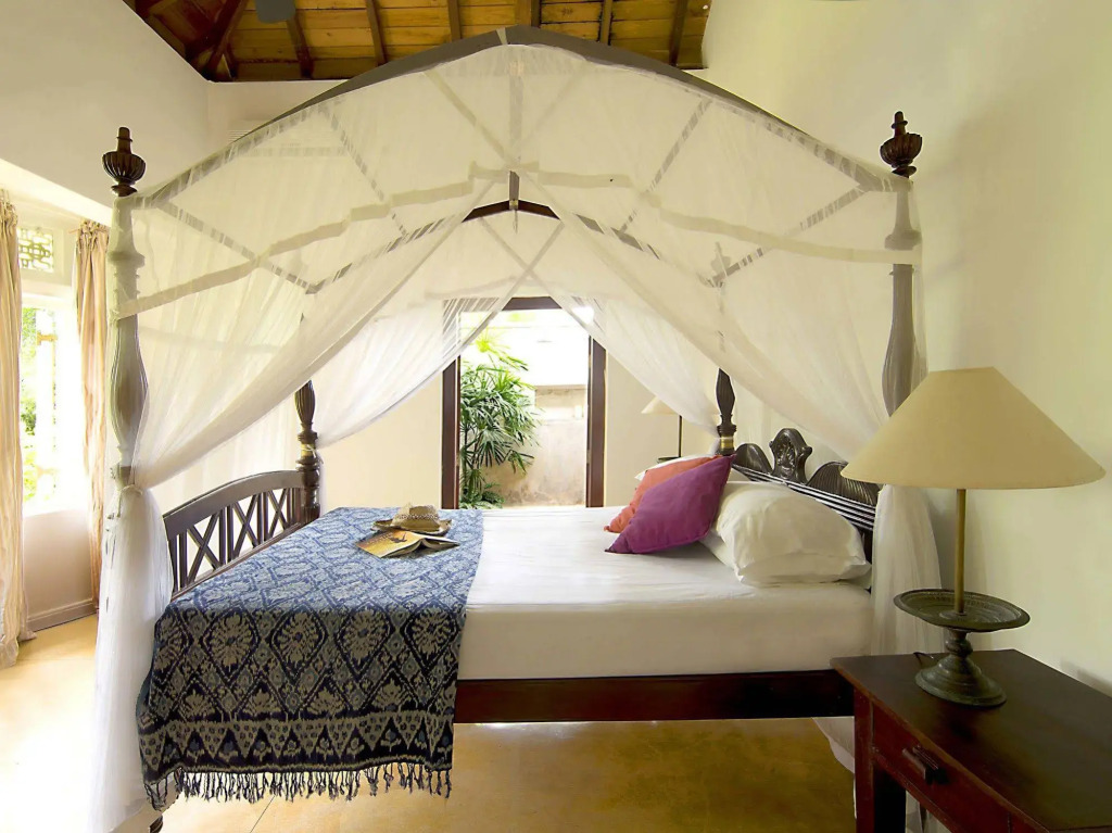 Coconut Grove villa w cook pool