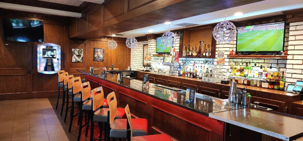 Days Inn & Suites by Wyndham Roseville/Detroit Area