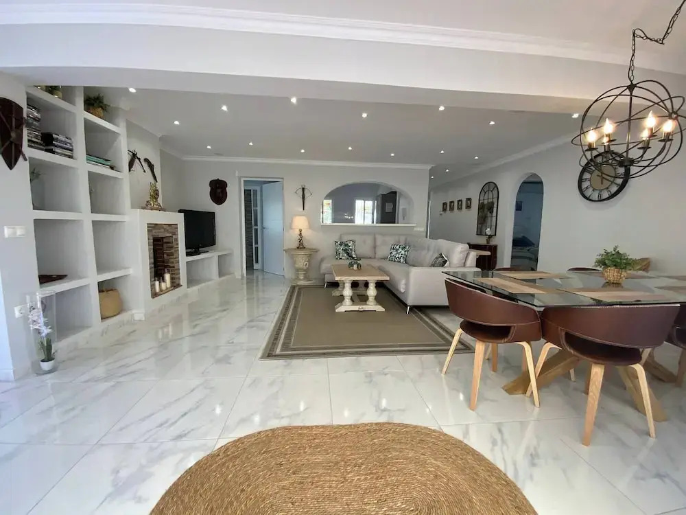 Villa With Pool, Walk to Beach, Restaurants, Shops