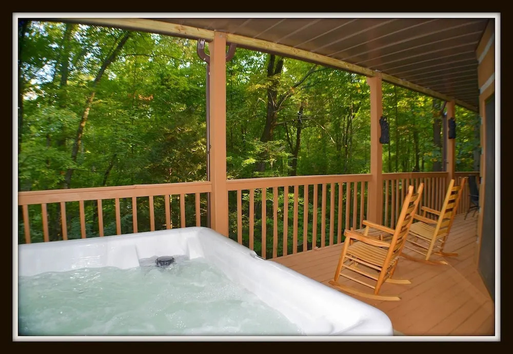 Rast Court Cabin 1016 - 4 Br cabin by RedAwning