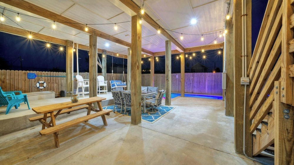 Priv Pool, Walk to Marina + Eateries, 3 Mins to Beach Marlin Azul by Avantstay