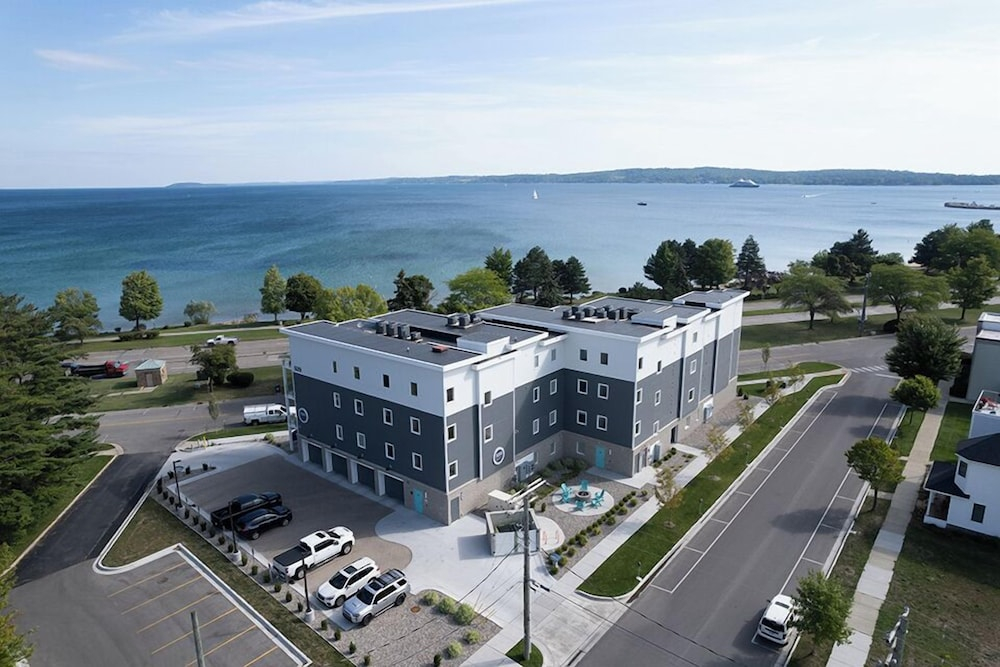 539 Bay Street Traverse City - Luxury Downtown Residences