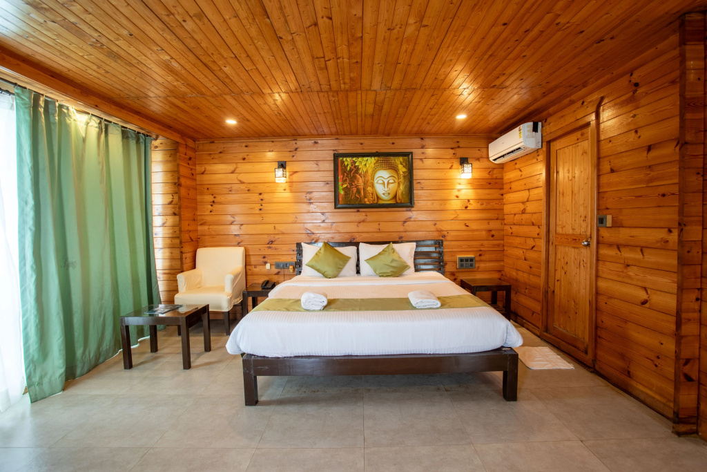 Stone Wood Riverfront Resort, Siolim