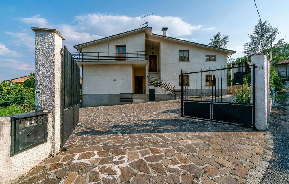 3 Bedroom Amazing Home In Scurcola Marsicana