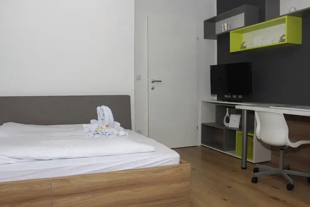 Christiano Apartments 1060 CITY
