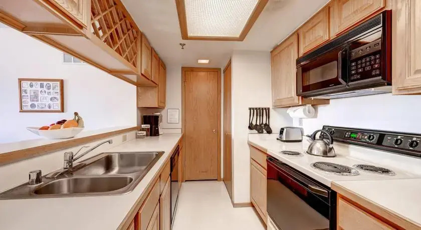 Lake Forest Shoreview Condo: Fantastic Views