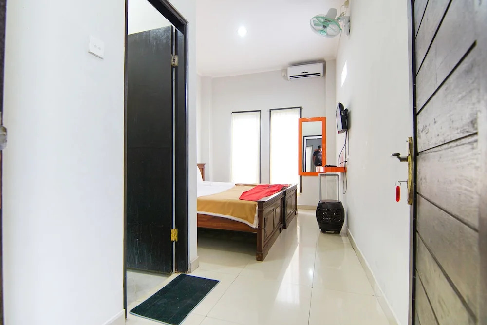 RedDoorz Plus near Ubung Terminal Denpasar