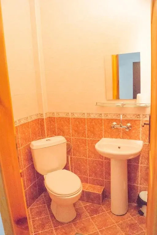 Tonis Guest House