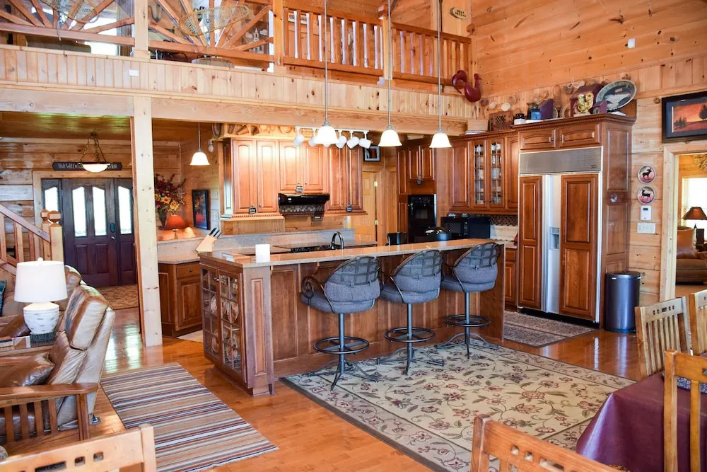 PAPA BEAR'S DEN - 5 Br Cabin