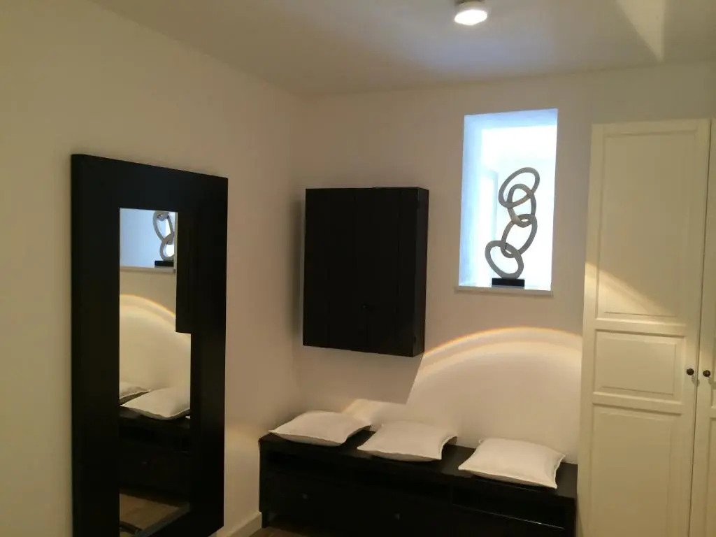Zeno Suites