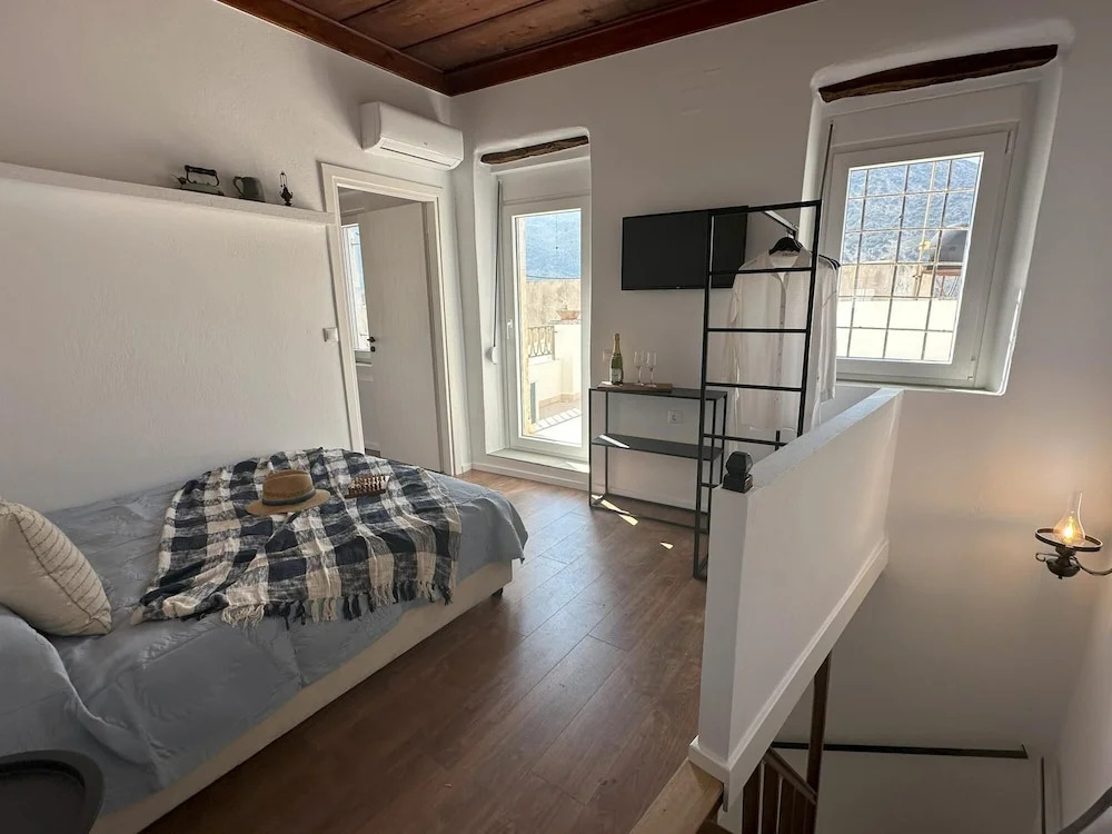 Astra House Braxasi