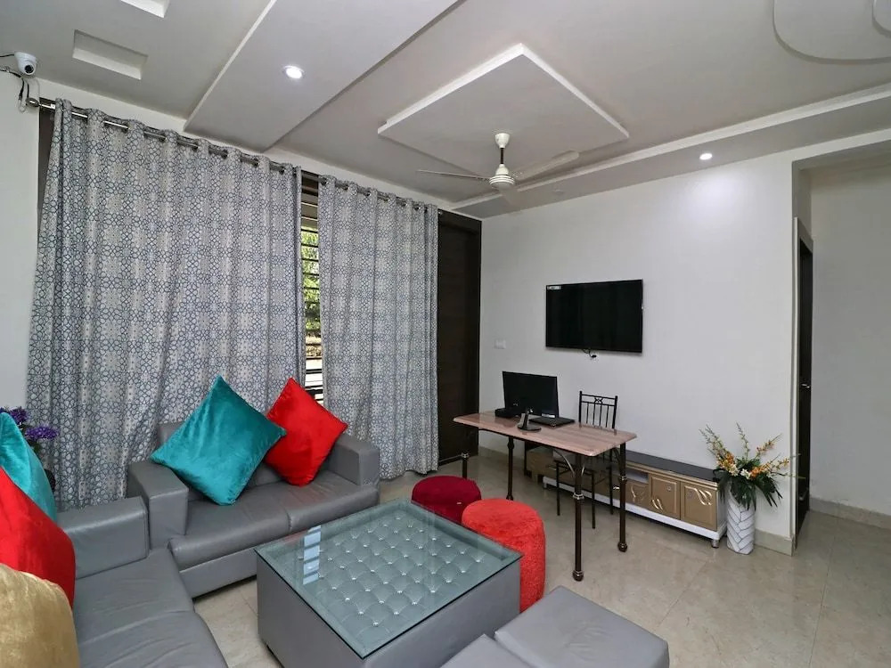 OYO 23221 Amigos Suites