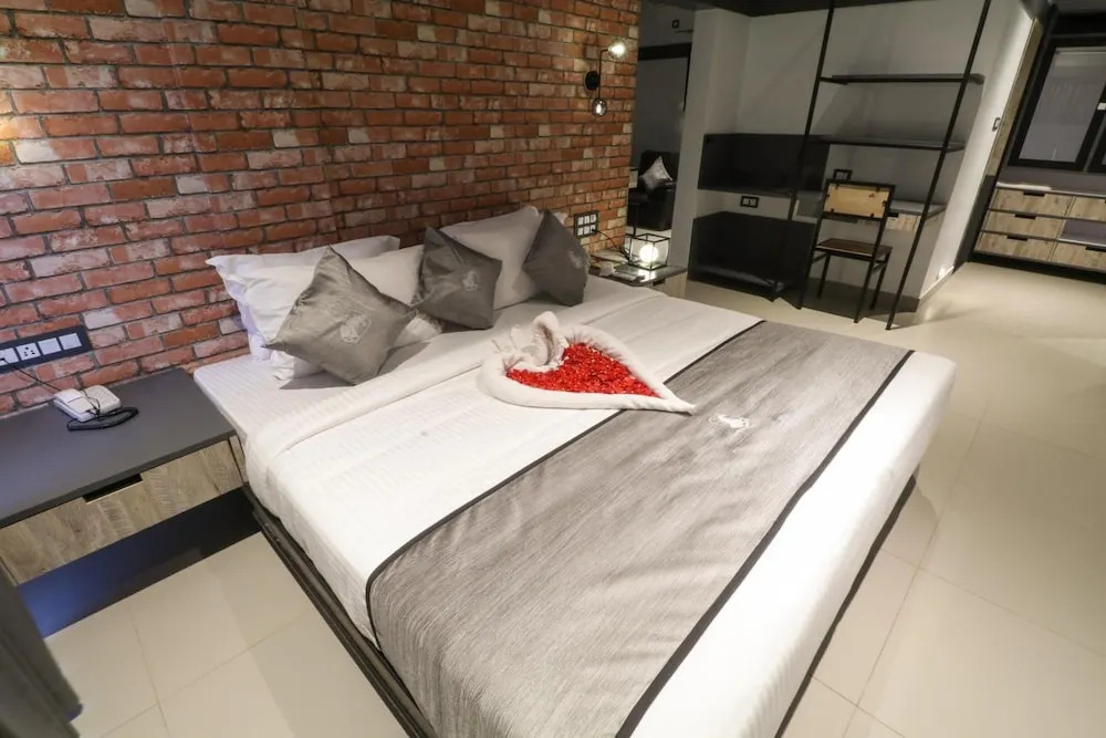 Super Townhouse Oak Mangalore Formerly Kudro Destinn