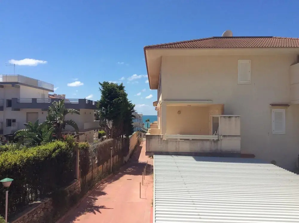 Apartment With 3 Bedrooms in Marina di Ragusa, With Pool Access and Furnished Garden - 100 m From the Beach