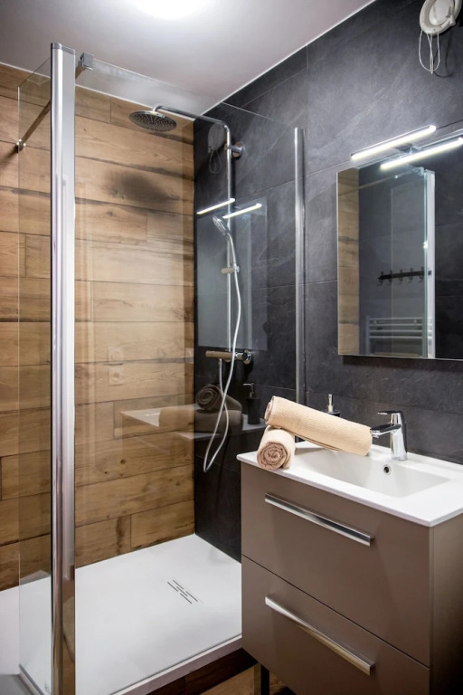 Chic & Cosy Appartement avec Terrasse, Parking Privatif