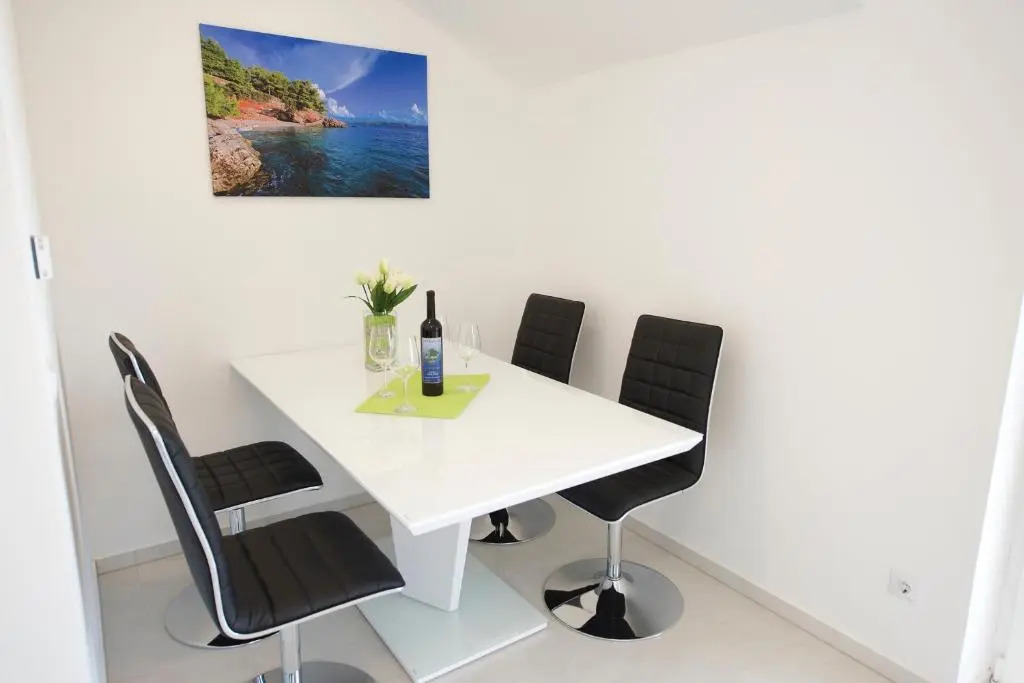 Apartments Petrovac