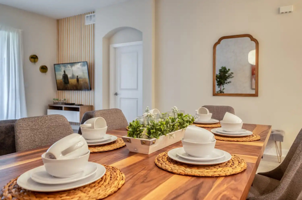 Charming condo with great golf view near Disney