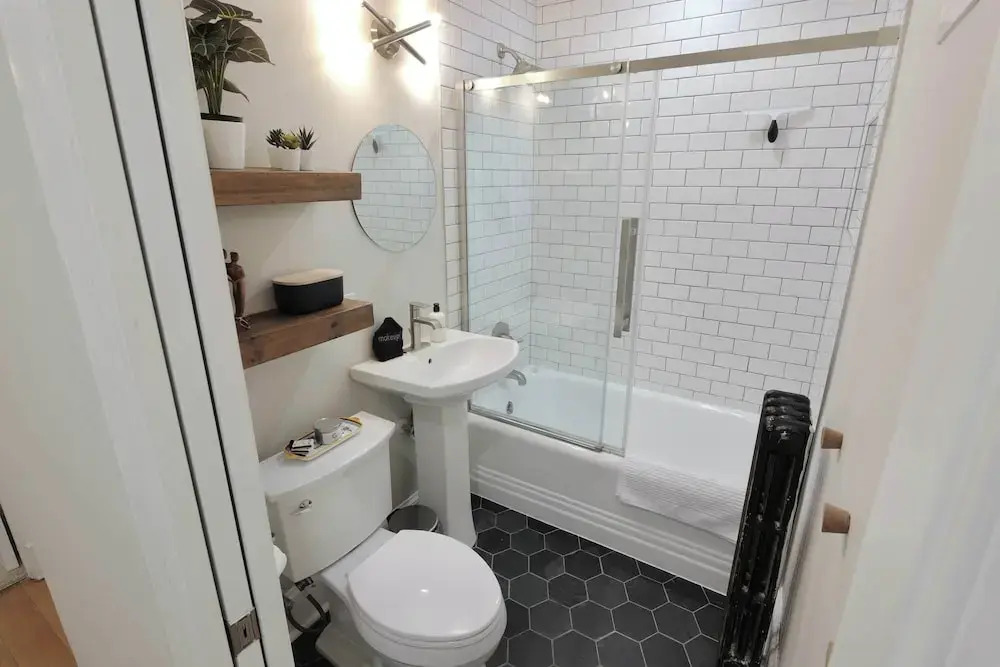 Stadium Armory Stay - 3 Bedroom