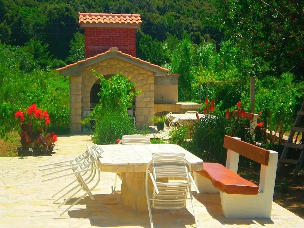 Spacious and Sunny Apartment on Island Rab