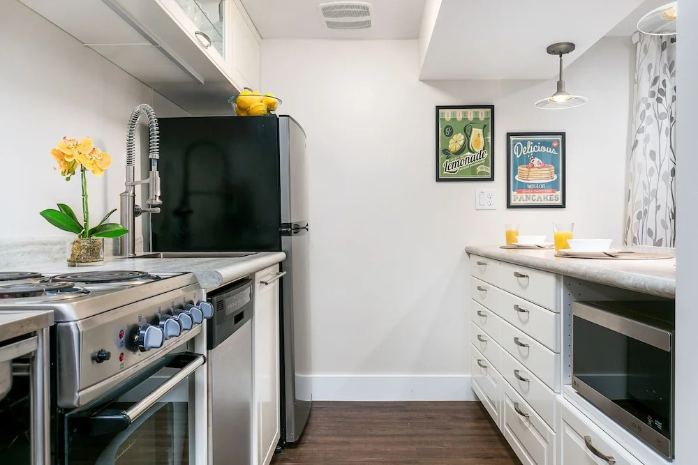 2436 East Evergreen Avenue Home 4 Bedrooms 3 Bathrooms Home