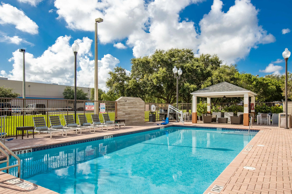 Sonesta Simply Suites Miami Airport Doral