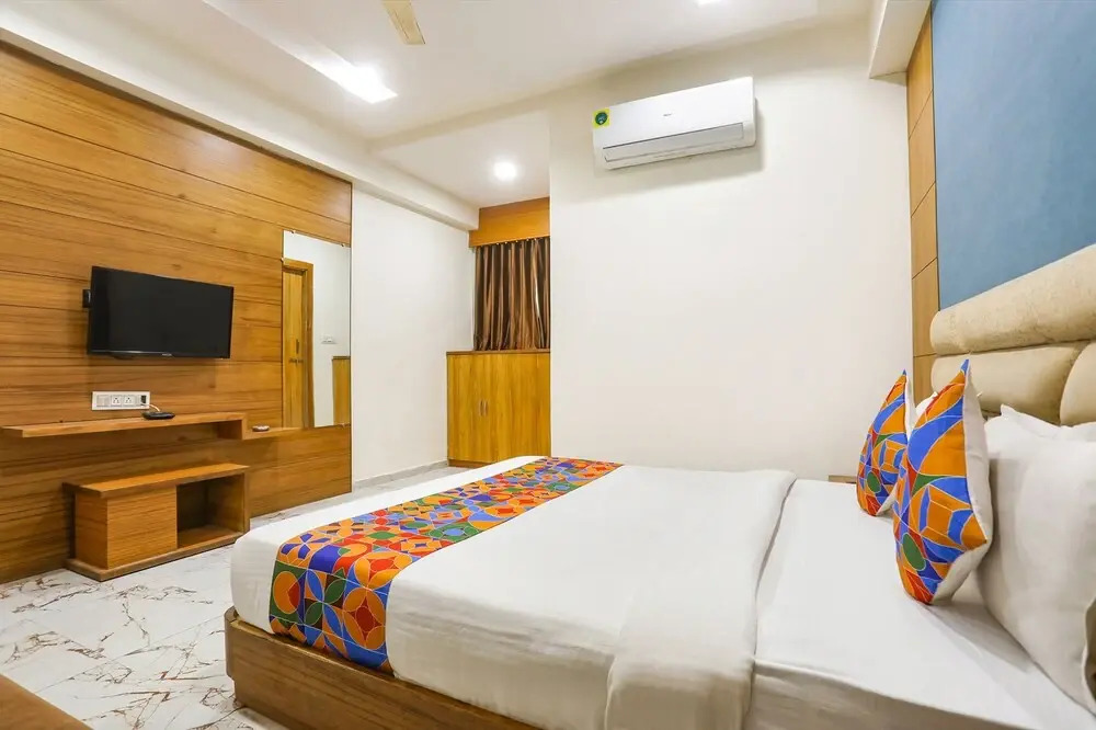 FabHotel Raj Villa - Nr SG Highway