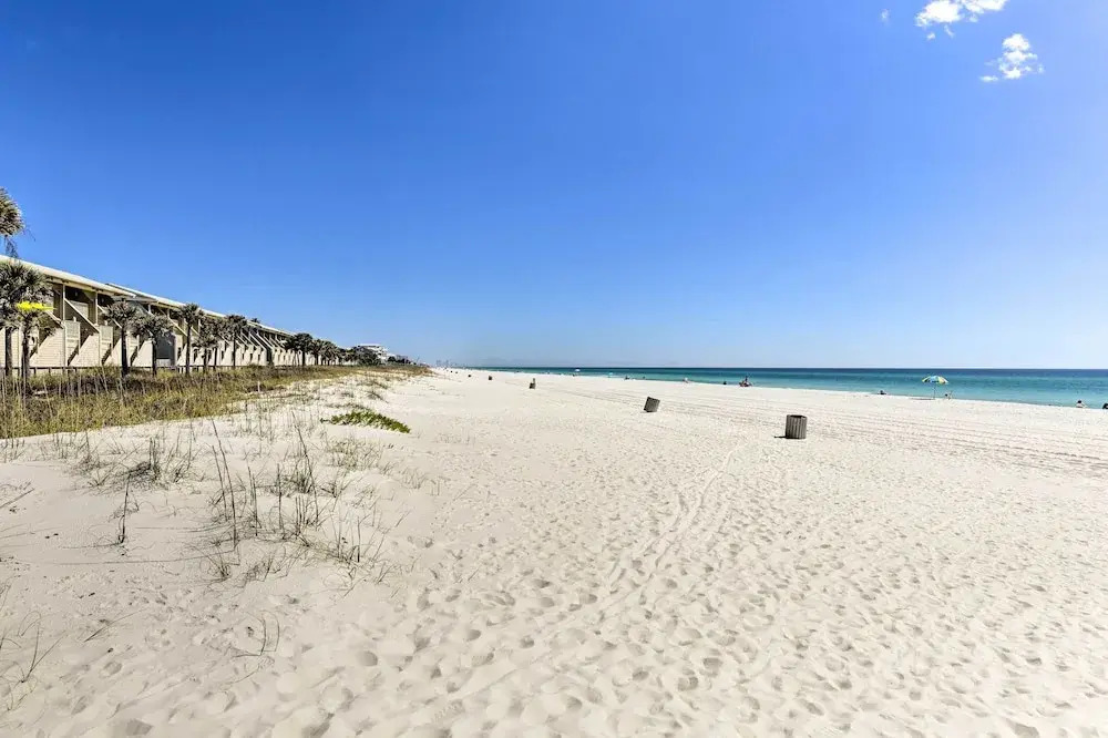 PCB Group Retreat w/ Deck, 1 Block to Beach